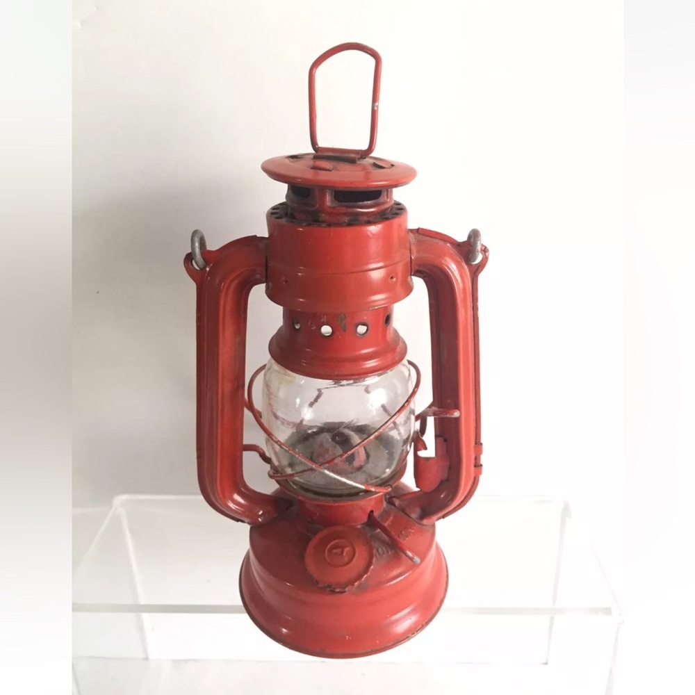 VTG GLOBE BRAND NO. 202 RED WORLD LIGHT LANTERN KEROSENE HONG KONG CHRISTMAS